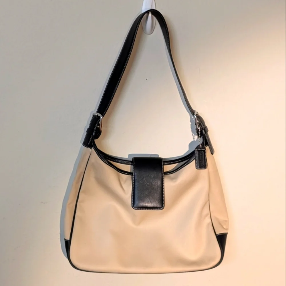 Coach Vintage AOK-7701 Cream And Black Leather And Canvas Shoulder Bag Great!